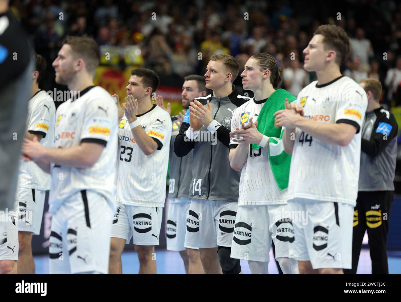 EnttŠuscht nach der Niederlage DHB Spieler Francia vs Alemania EHF