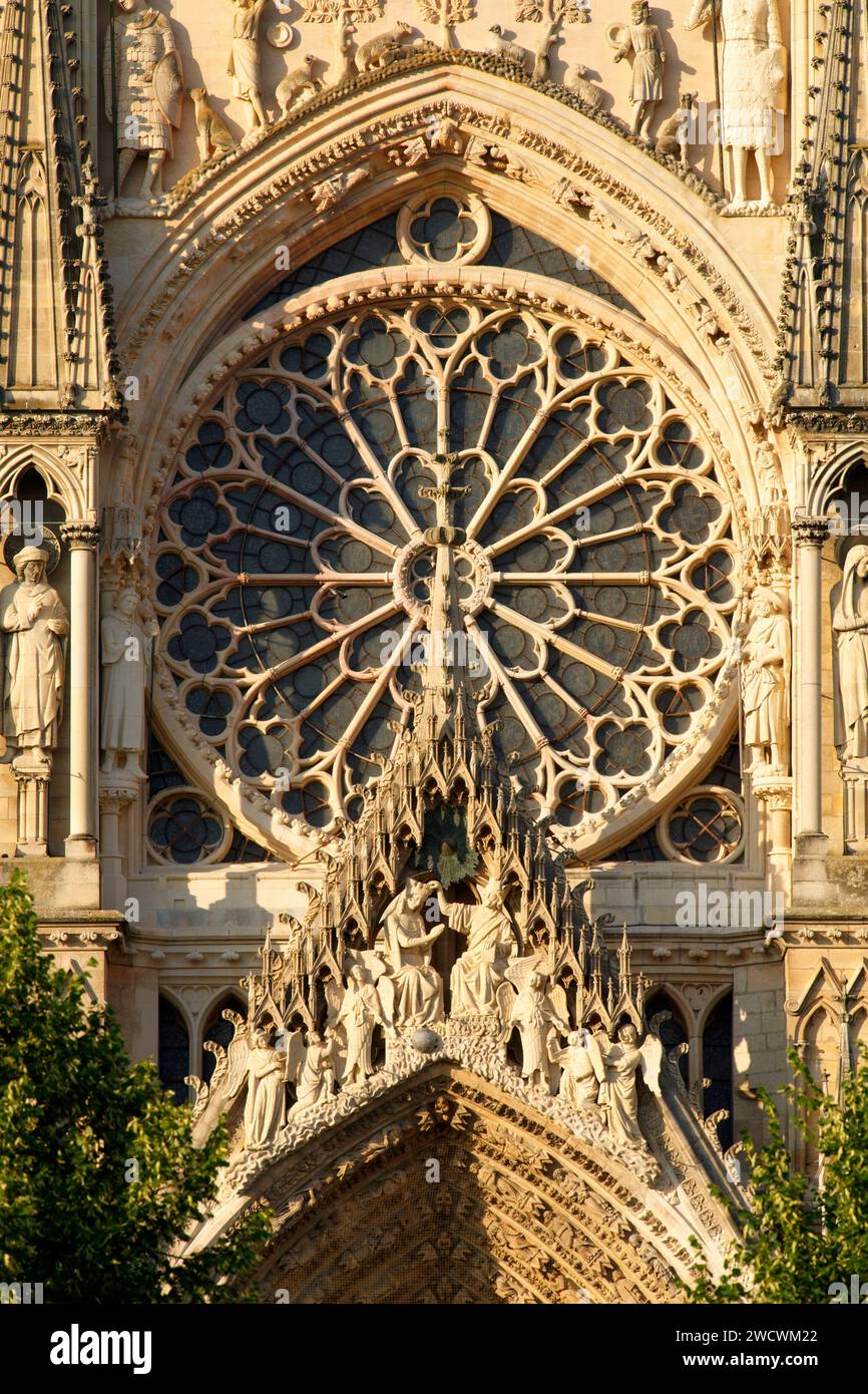 Francia, Marne, en Reims, la catedral de Notre Dame, catalogado como Patrimonio Mundial por la UNESCO, la fachada occidental, rosetón Foto de stock