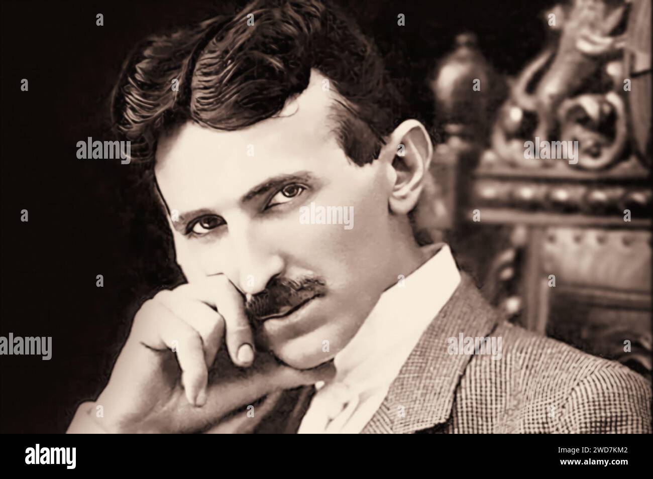 Nikola Tesla (1856-1943), 1919. Tesla en 1919 sosteniendo una