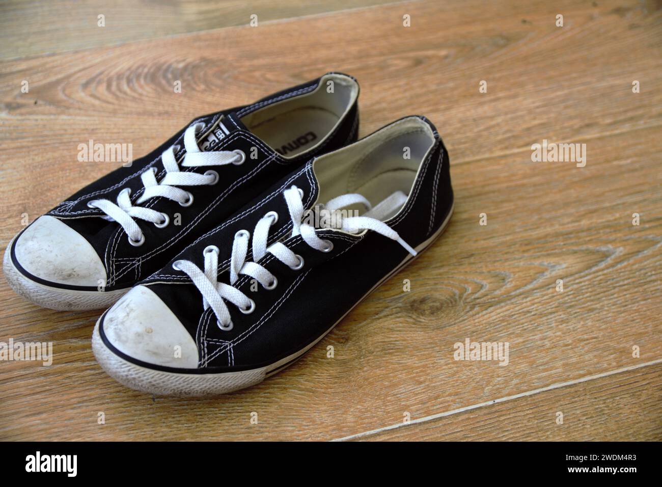 Converse negras cuero usadas discount