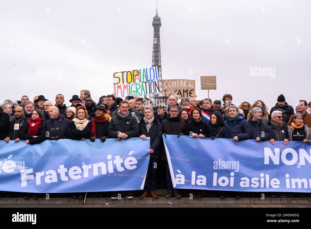 París, Francia. 21 de enero de 2024. © Julien Mattia/Le Pictorium/MAXPPP - París 21/01/2024 La casta política en tete de cortege lors de la manifestation contre la loi asile et Immigration, au Trocadero, a Paris, le 21 de enero de 2024 Crédito: MAXPPP/Alamy Live News Foto de stock