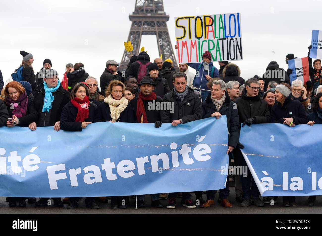 París, Francia. 21 de enero de 2024. © Julien Mattia/Le Pictorium/MAXPPP - París 21/01/2024 La casta política en tete de cortege lors de la manifestation contre la loi asile et Immigration, au Trocadero, a Paris, le 21 de enero de 2024 Crédito: MAXPPP/Alamy Live News Foto de stock