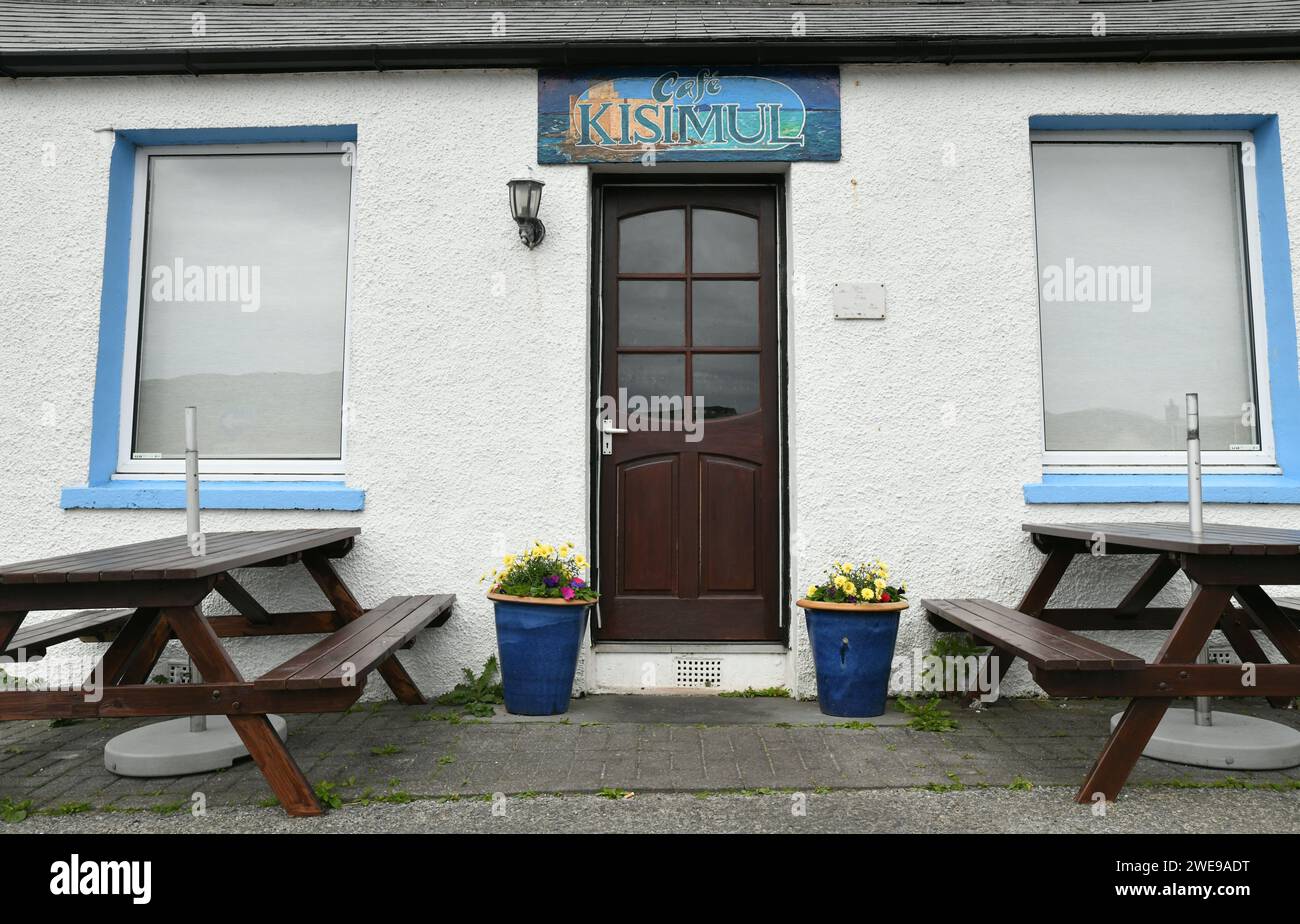 Fachada del Kisimul Café en Castlebay, Barra, Escocia Foto de stock