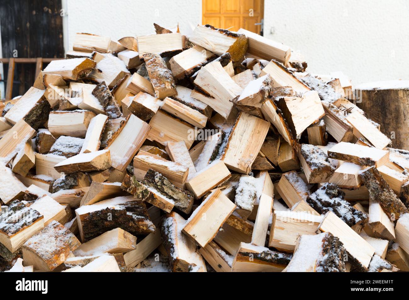 Cortador de leña fotografías e imágenes de alta resolución - Página 2 -  Alamy