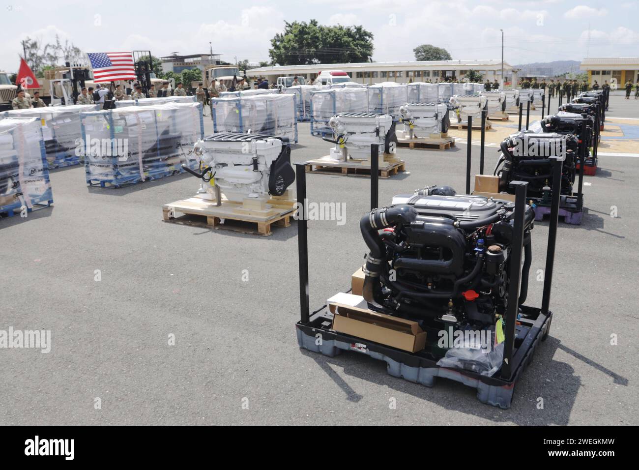 GYE-ENTREGA EQUIPOS FFAA Guayaquil, jueves 25 de enero del 2024 en el Fuerte Militar Huancavilca, se realiza la ceremonia de entrega donacion de equipos de seguridad a las Fuerzas Armadas que conto con la presencia de la general del ejÃ rcito, Laura Richardson, comandante del comando sur de los Estados Unidos y Embajador de los Estados Unidos en Ecuador, Michele Fitzpatrick. Fotos:CÃ sar Munoz/api Guayaquil Guayas Ecuador POL-GYE-ENTREGAEQUIPOSFFAA-c09a7d2a1f3b27ffd7af881f9d5d1074 *** GYE DELIVES FFAA EQUIPMENTO Guayaquil, jueves 25 de enero de 2024 en el Fuerte Militar de Huancavilca, la ceremonia Foto de stock