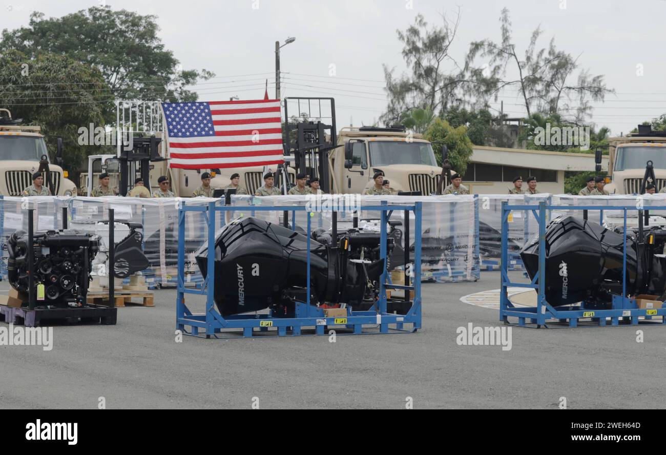 GYE-ENTREGA EQUIPOS FFAA Guayaquil, jueves 25 de enero del 2024 en el Fuerte Militar Huancavilca, se realiza la ceremonia de entrega donacion de equipos de seguridad a las Fuerzas Armadas que conto con la presencia de la general del ejÃ rcito, Laura Richardson, comandante del comando sur de los Estados Unidos y Embajador de los Estados Unidos en Ecuador, Michele Fitzpatrick. Fotos:CÃ sar Munoz/API Guayaquil Guayas Ecuador POL-GYE-ENTREGAEQUIPOSFFAA-6f528e842e7b5bacd79a0f965603b21b *** GYE DELIVES FFAA EQUIPMENTO Guayaquil, jueves 25 de enero de 2024 en el Fuerte Militar de Huancavilca, la ceremonia Foto de stock