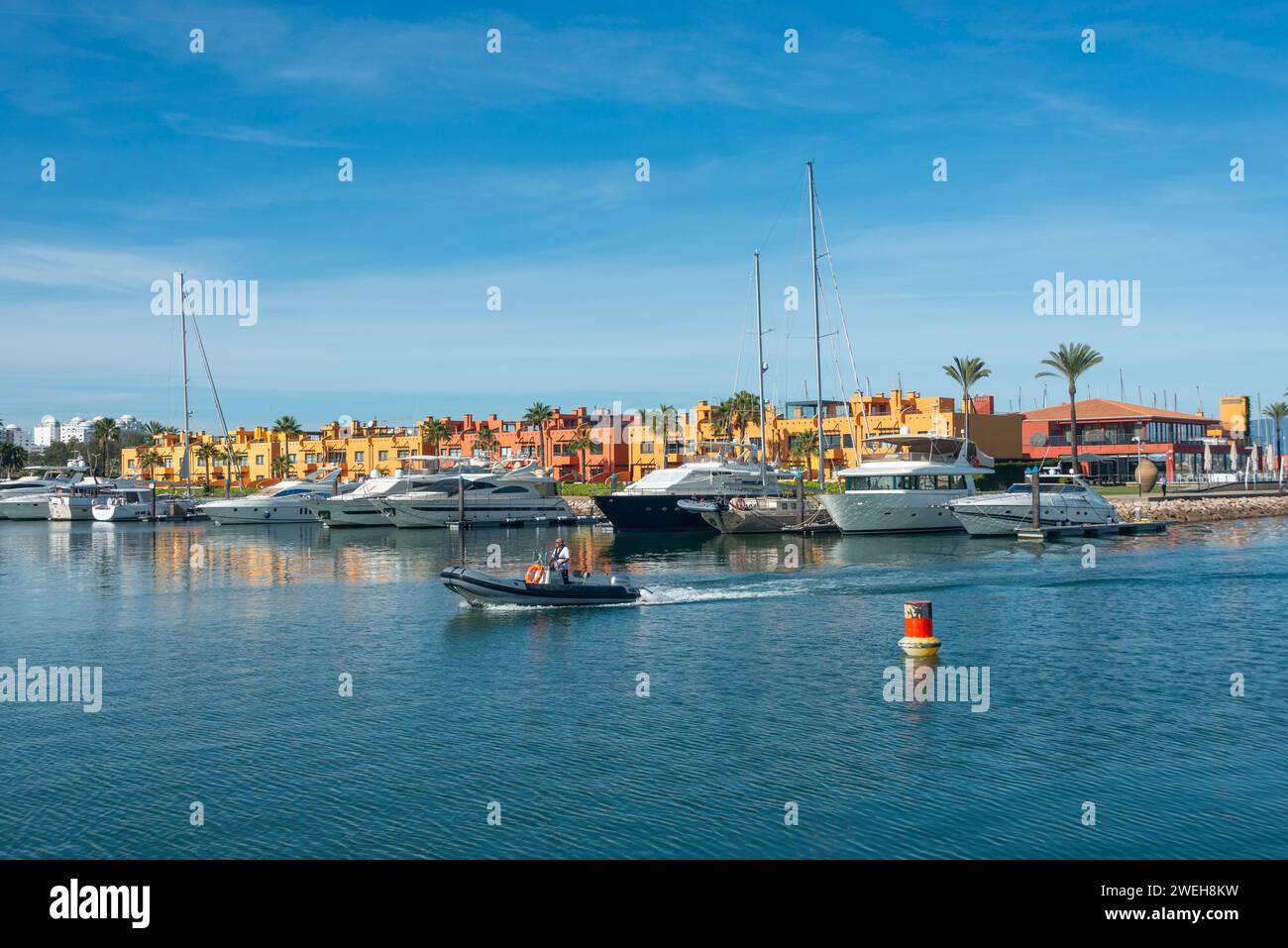 Puerto deportivo de Portimao en el Algarve, Portugal Foto de stock