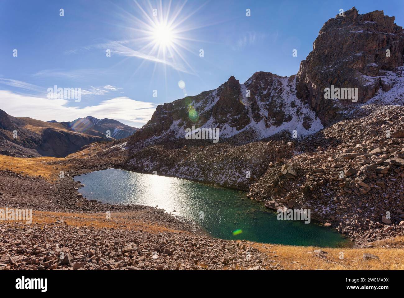Lago de nieve en Eagles Nest Wilderness, Colorado Foto de stock
