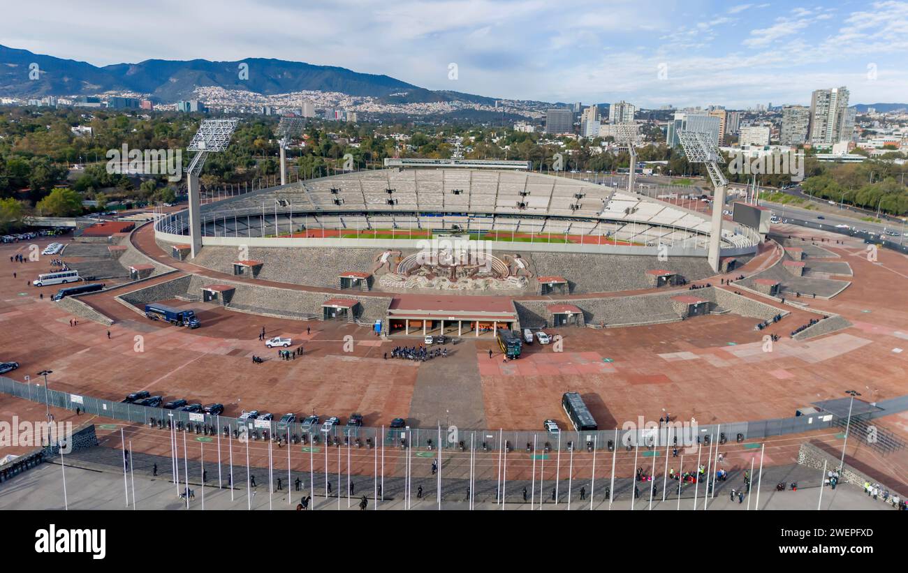 Ciudad de México, Yucatán, Estados Unidos. 14 de enero de 2024. Estadio OlÃ-mpico Universitario, en la Ciudad Universitaria de México, construido en 1952, una vez el estadio más grande de México con una capacidad de 72.000. (Imagen de crédito: © Walter G Arce SR Grindstone Medi/ASP) ¡SOLO USO EDITORIAL! No para USO comercial! Foto de stock