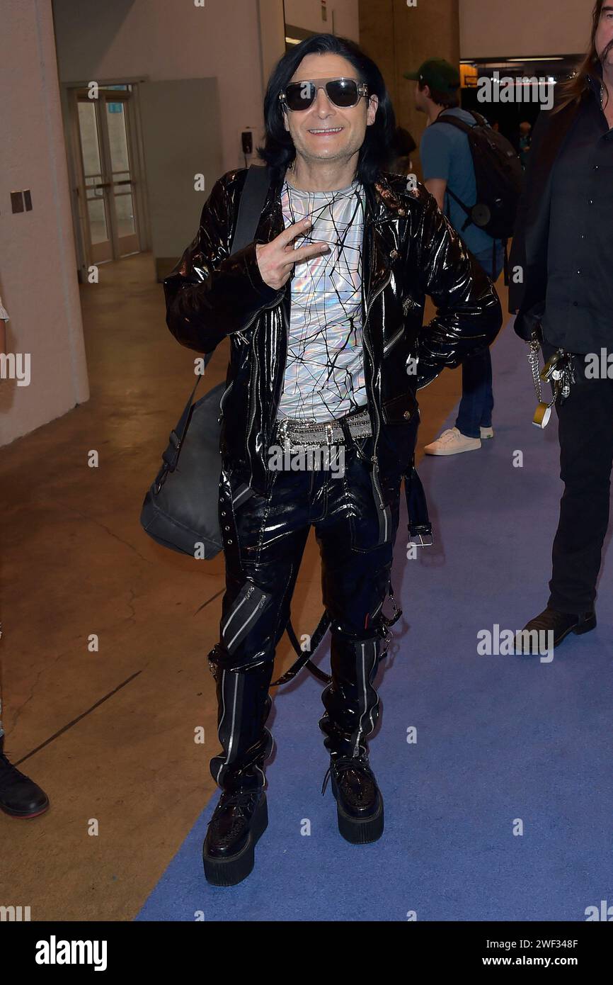 Corey Feldman auf der Musikmesse NAMM Show 2024 en el centro de