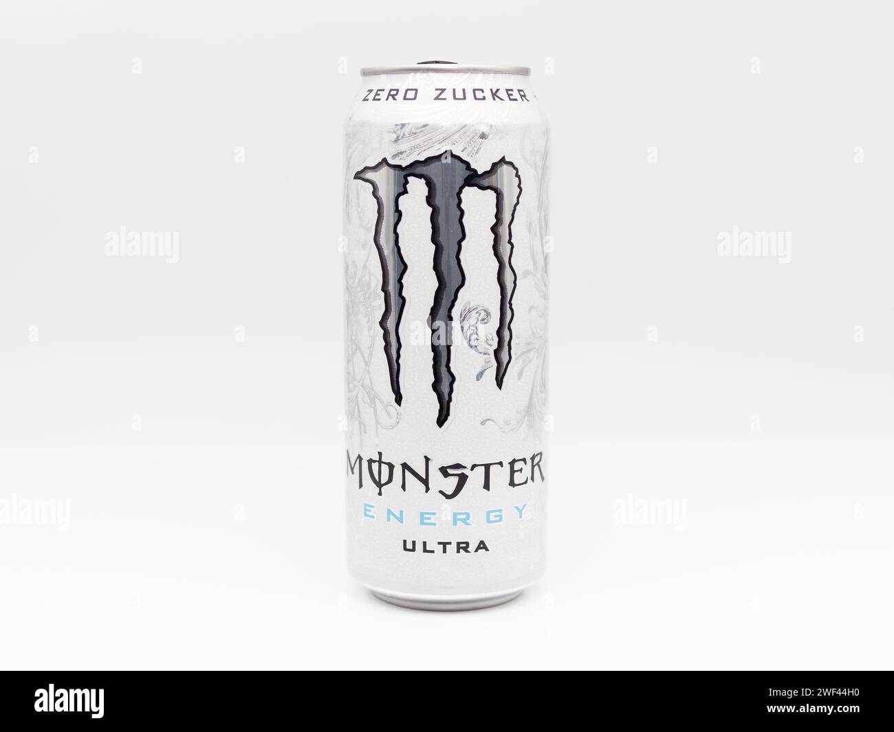 Bebida Monster Energy Ultra White. La bebida energética sin azúcar está