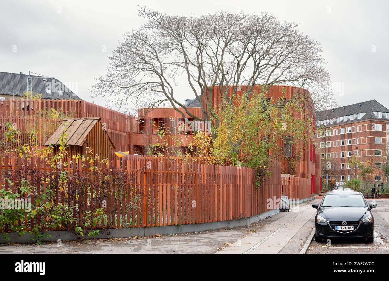 Copenhague, Dinamarca - Jardín de infantes Forfatterhuset por COBE Foto de stock