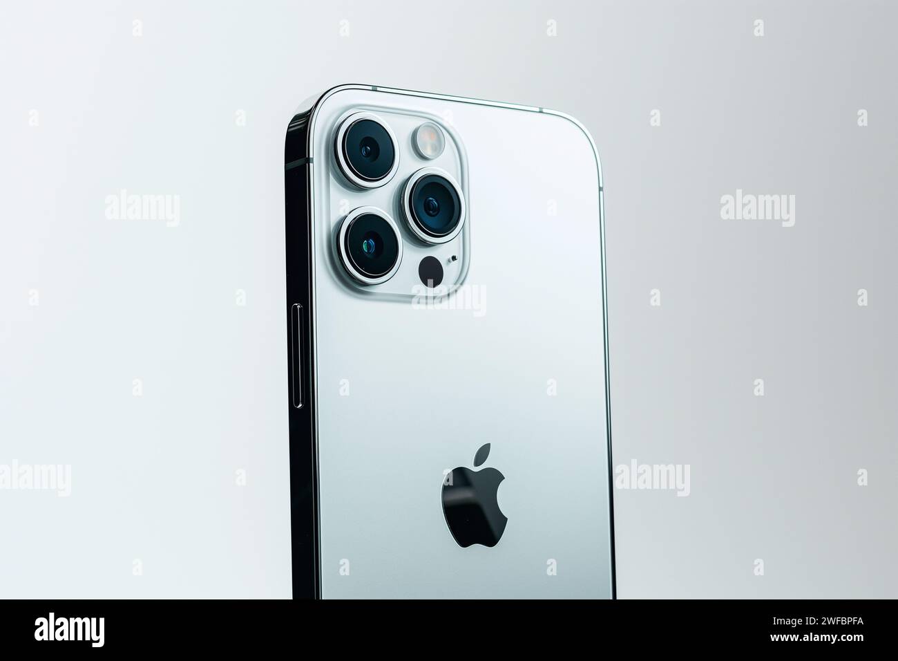 Apple iphone 11 pro max branco fotografías e imágenes de alta resolución -  Alamy