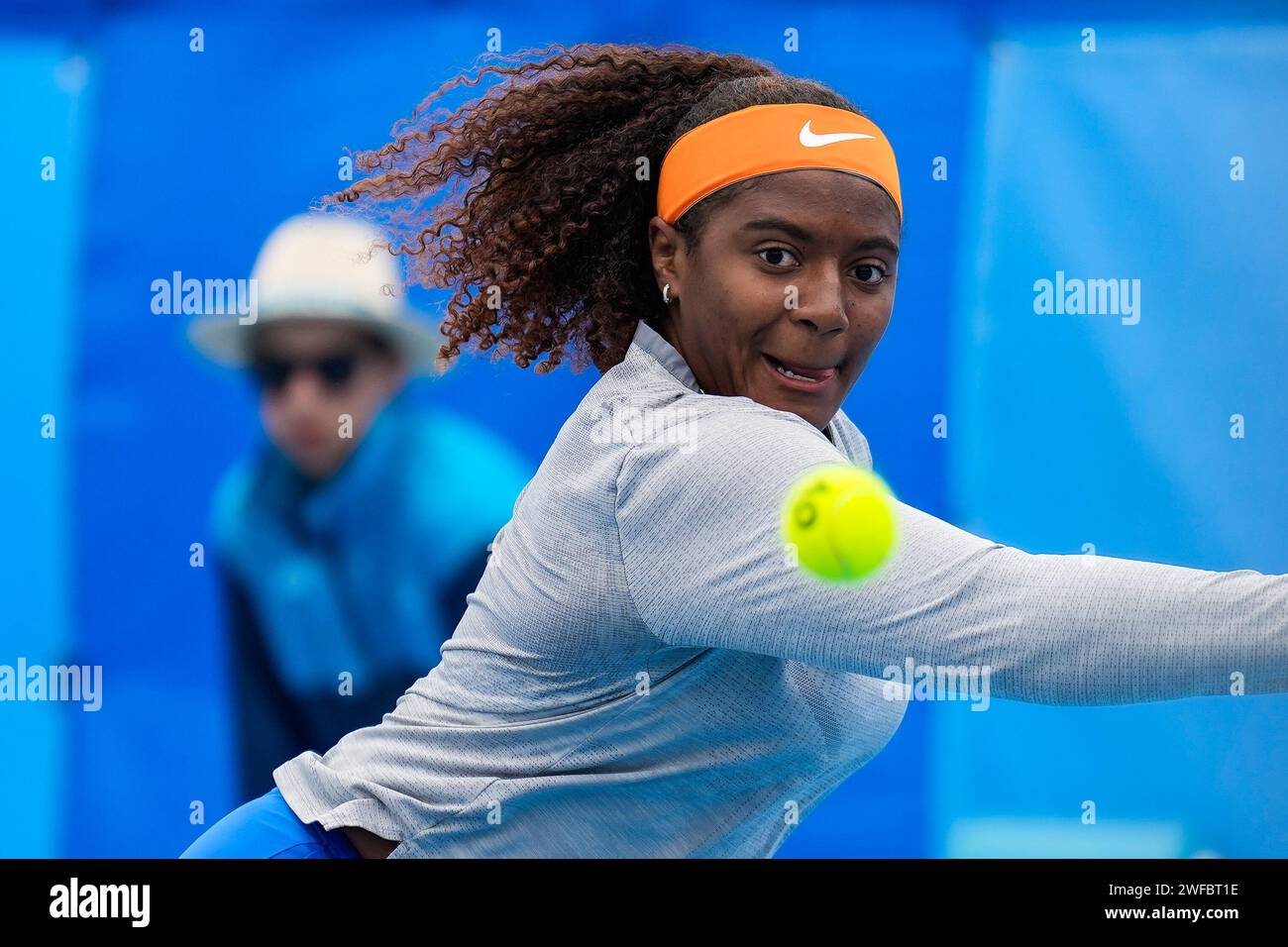 Hailey Baptiste de los EE.UU. En acción contra Katie Boulter de Gran Bretaña durante las semifinales del evento W60 del Circuito Mundial de Tenis Femenino ITF 2023 Foto de stock