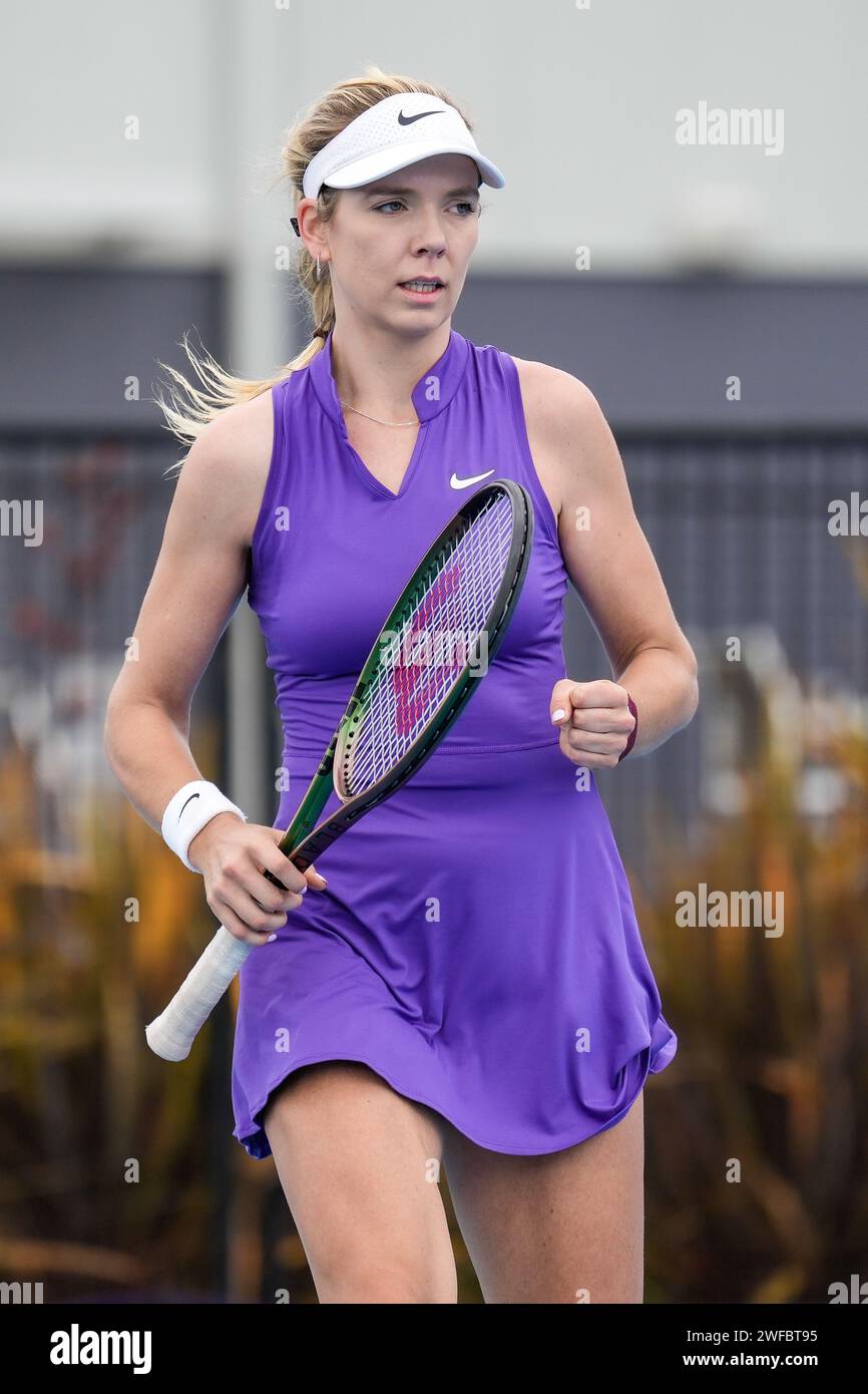 Katie Boulter de Gran Bretaña en acción durante los cuartos de final del evento W60 del Circuito Mundial de Tenis Femenino ITF 2023 en Canberra, Australia Foto de stock