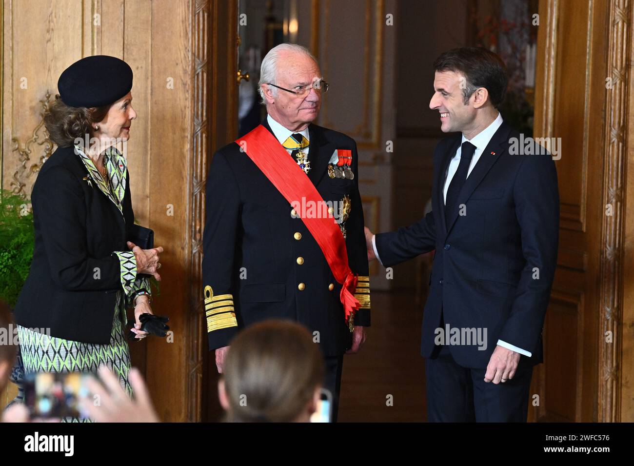 Estocolmo, Suecia. 30 de enero de 2024. La reina Silvia, el rey Carl XVI Gustaf y el presidente francés Emmanuel Macron en el comedor de Lovisa Ulrika en el Palacio Real de Estocolmo, Suecia, el 30 de enero de 2024. El presidente francés Emmanuel Macron y la señora Brigitte Macron están en una visita de estado de dos días a Suecia.Foto: Claudio Bresciani/TT/Code 10090 Crédito: Agencia de Noticias TT/Alamy Live News Foto de stock