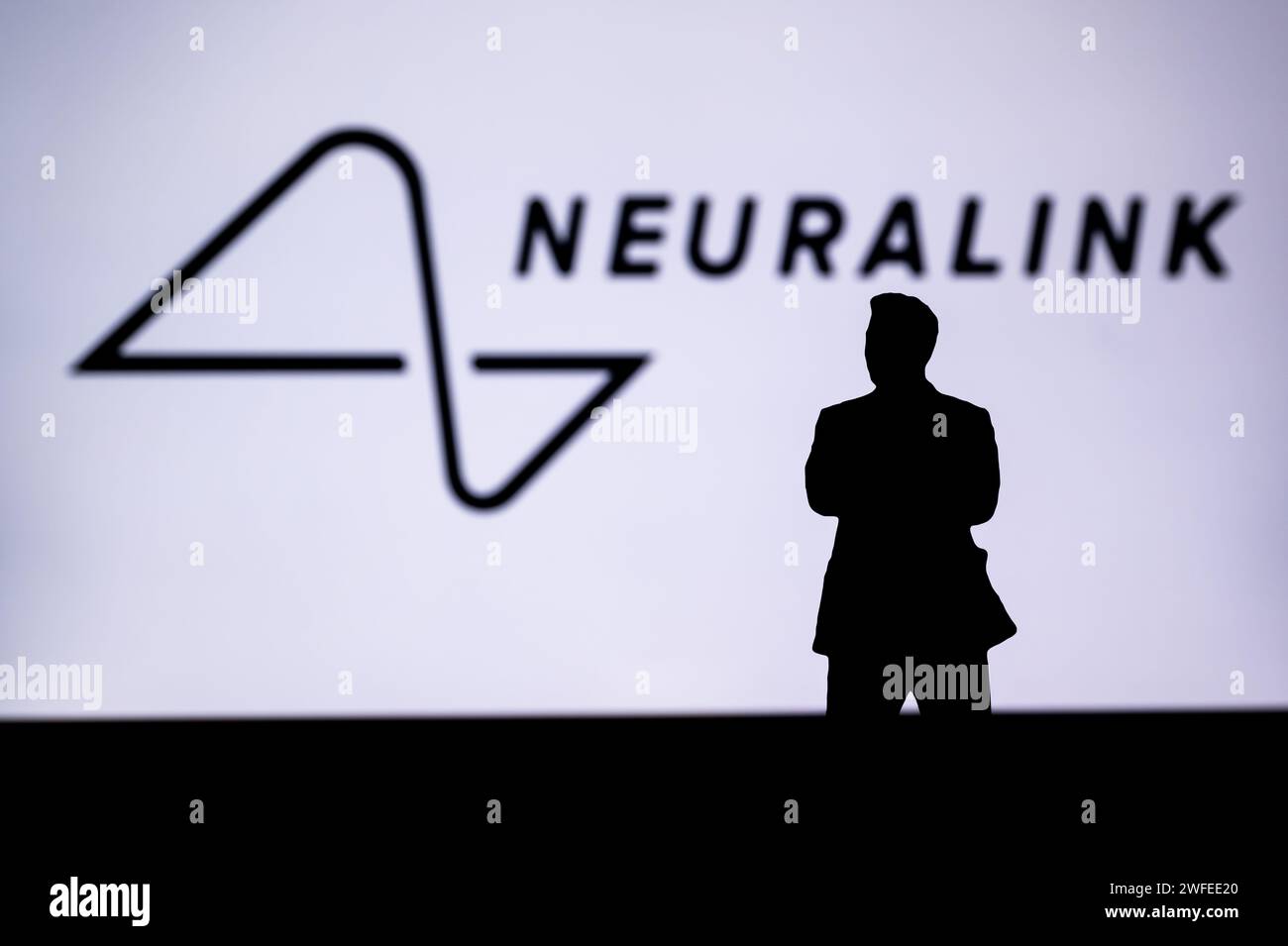 CALIFORNIA, EE.UU., 30. ENERO de 2024: El logotipo de la compañía de Neuralink muestra una silueta del empresario Elon Musk, la compañía que implantó por primera vez un chip Foto de stock
