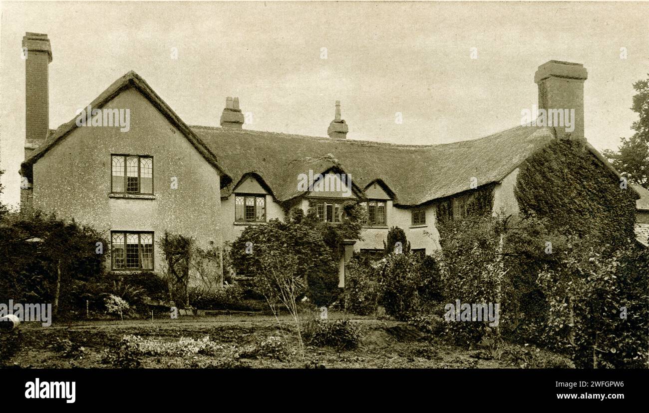 Fotografía Hayes Barton House cerca de East Budleigh, East Devon - hogar del siglo XVI de la familia Raleigh, incluyendo Sir Walter Raleigh. Del libro Glorious Devon, de S.P.B. Mais, publicado por London Great Western Railway Company, 1928 Foto de stock