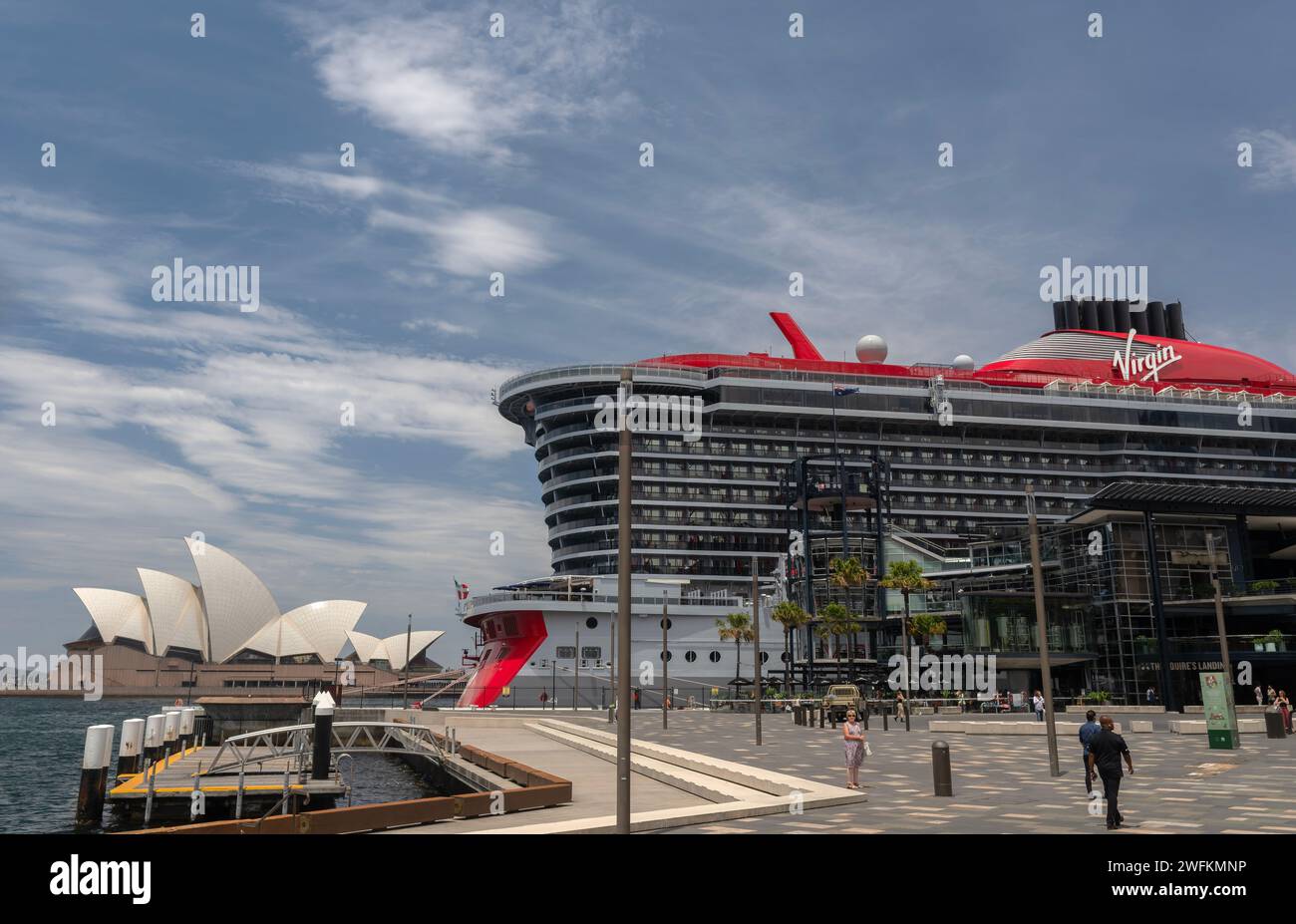 Crucero Virgen, enano Sydney Opera House. Foto de stock