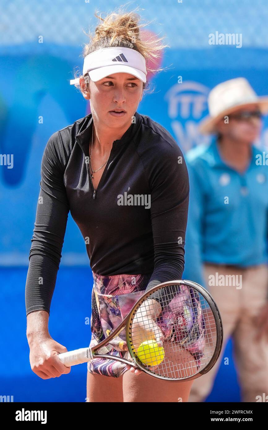 Petra Hule de Australia en acción Ronda 1 del torneo ITF W60 Canberra Claycourt International #1 2023 Foto de stock