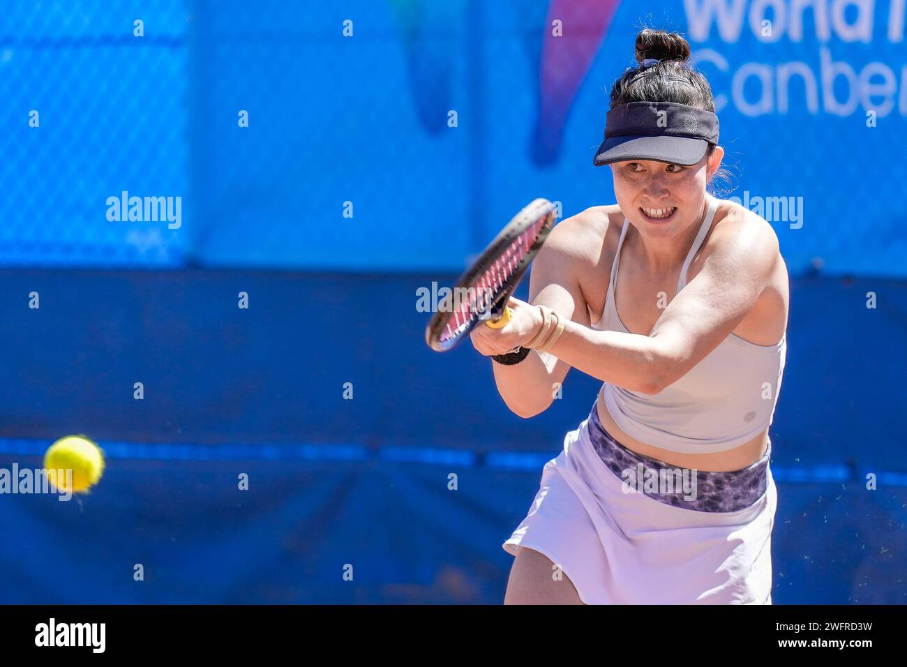 Joanna Garland de Chinese Taipei en acción durante la Ronda 2 del torneo #1 ITF W60 Canberra Claycourt International 2023 Foto de stock