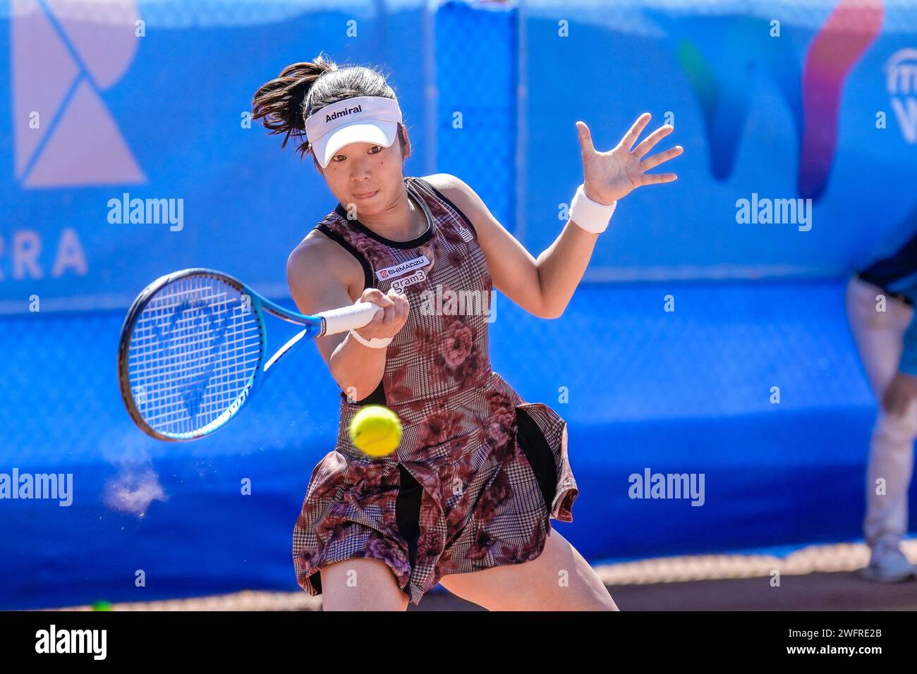 Haruka Kaji de Japón en acción durante los cuartos de final del torneo #1 ITF W60 Canberra Claycourt International 2023 Foto de stock