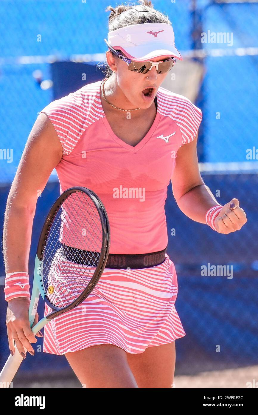Arina Rodionova de Australia en acción durante los cuartos de final del torneo #1 ITF W60 Canberra Claycourt International 2023 Foto de stock