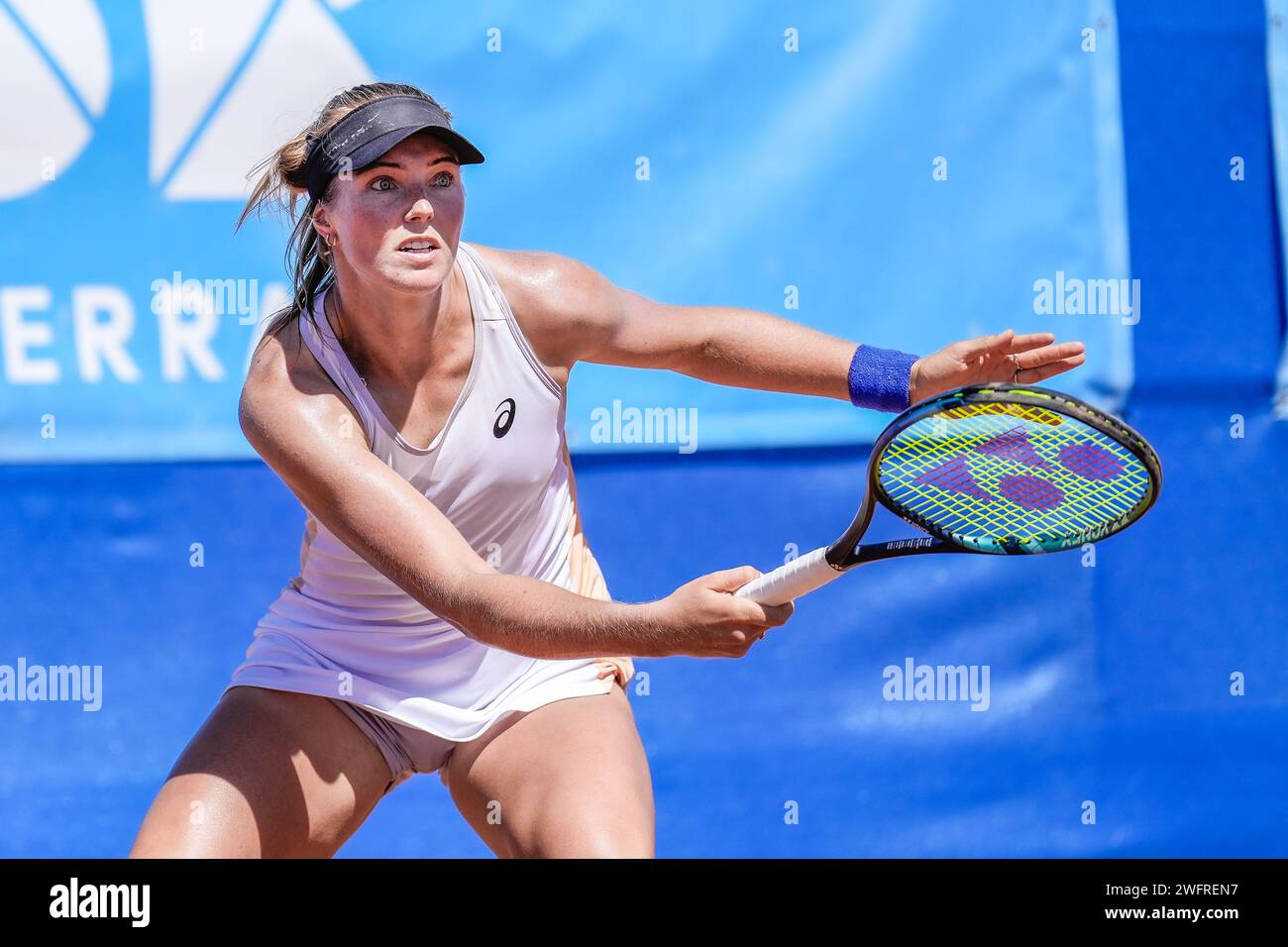 Olivia Gadecki de Australia en acción durante la final del torneo #1 del ITF W60 Canberra Claycourt International 2023 Foto de stock