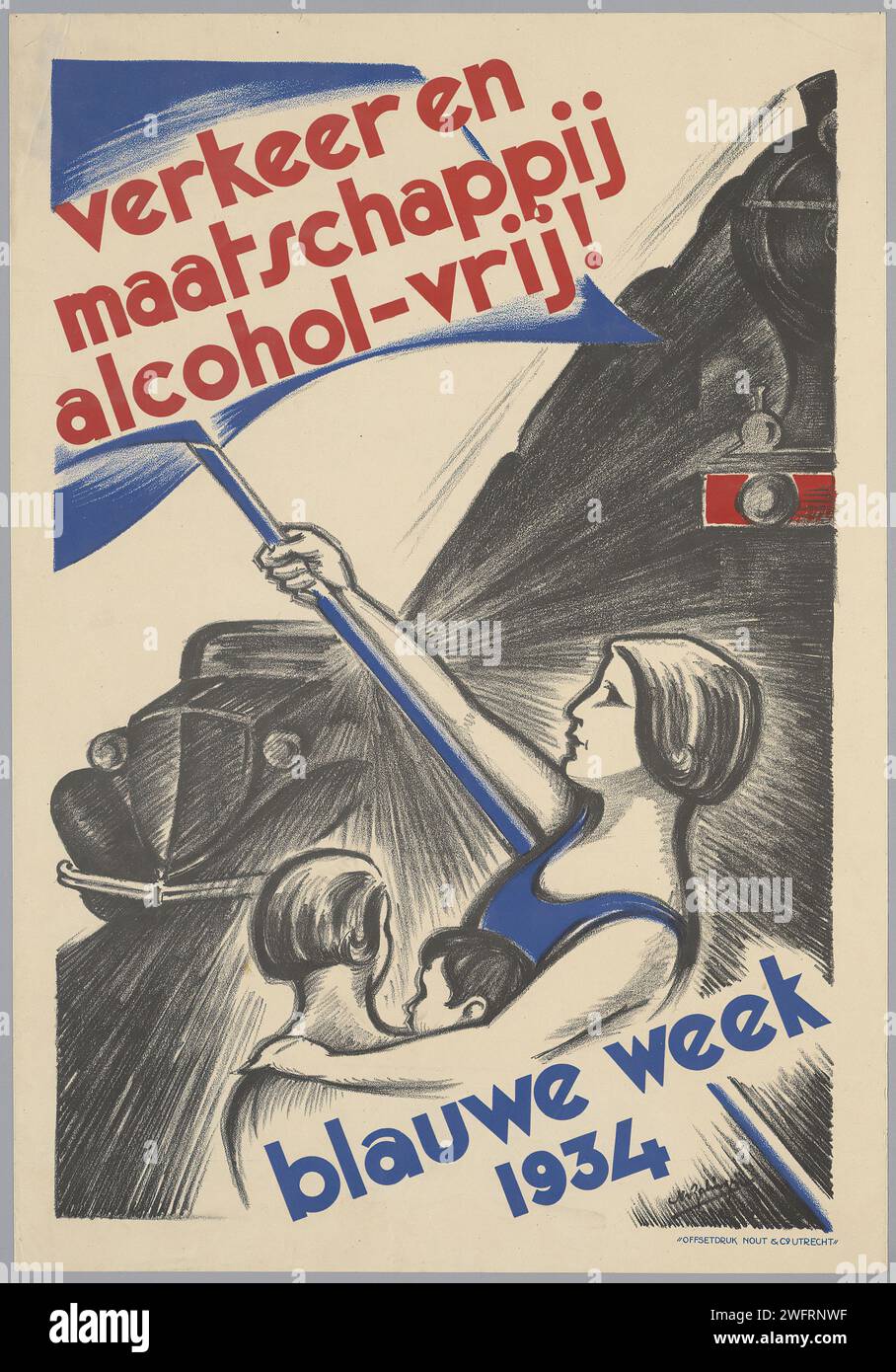 'VERKEER EN MAATSCHAPPIJ ALCOHOL-VRIJ! BLAUWE WEEK 1934' que se traduce como 'TRÁFICO Y SOCIEDAD LIBRE DE ALCOHOL! SEMANA AZUL 1934.' Póster de publicidad holandés vintage que representa a una mujer y un niño en una estilizada ilustración azul y blanco, sosteniendo una bandera en alto contra los faros de un coche, que representa el movimiento de la templanza. El estilo es ilustrativo con líneas expresivas y sombreado. Foto de stock