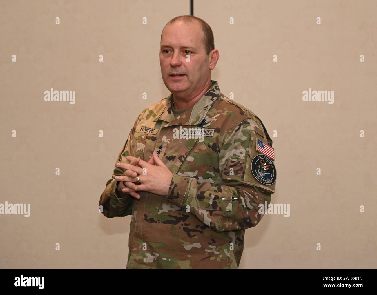 El Teniente General Douglas Schiess, comandante de las Fuerzas