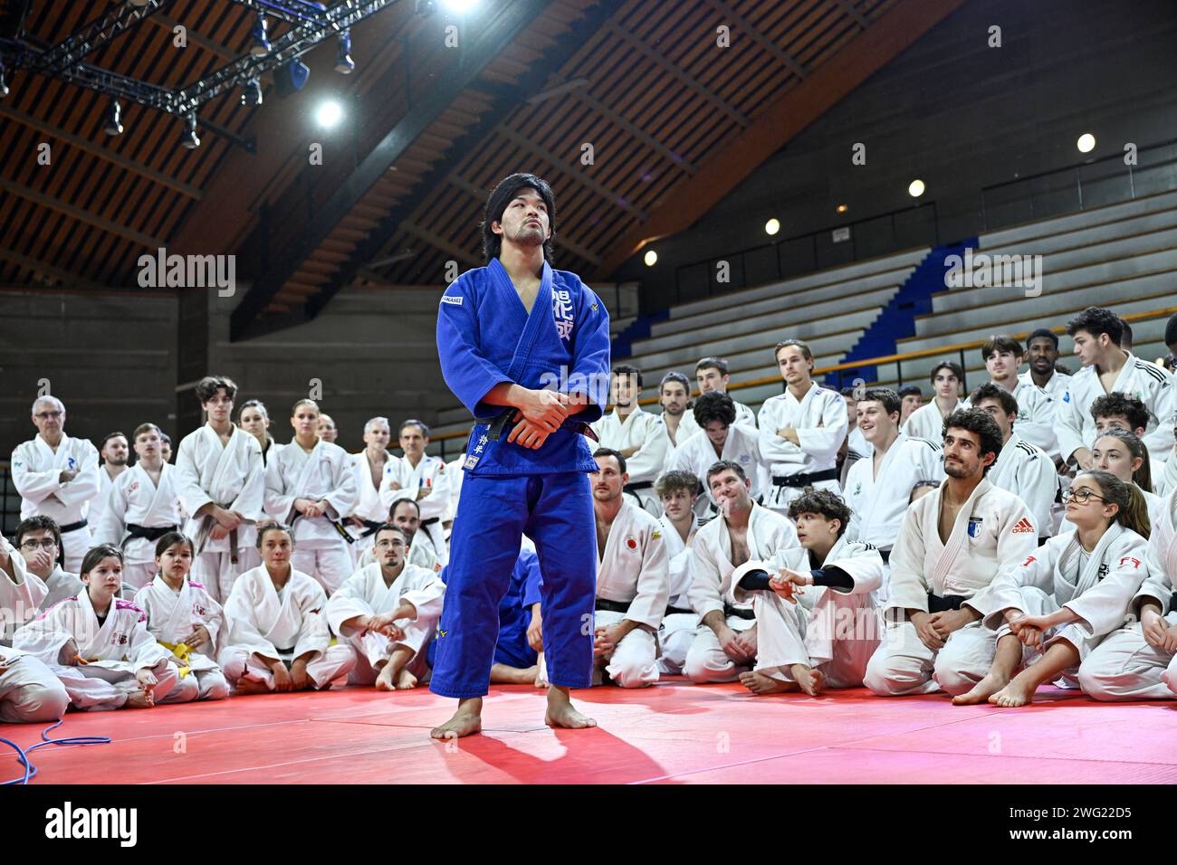 París, Francia. 01 de febrero de 2024. La leyenda japonesa del Judo y doble campeón olímpico Shohei Ono de gira en Francia en el Institut du Judo el 2 de febrero de 2024 en París, Francia. Crédito: Victor Joly/Alamy Live News Foto de stock
