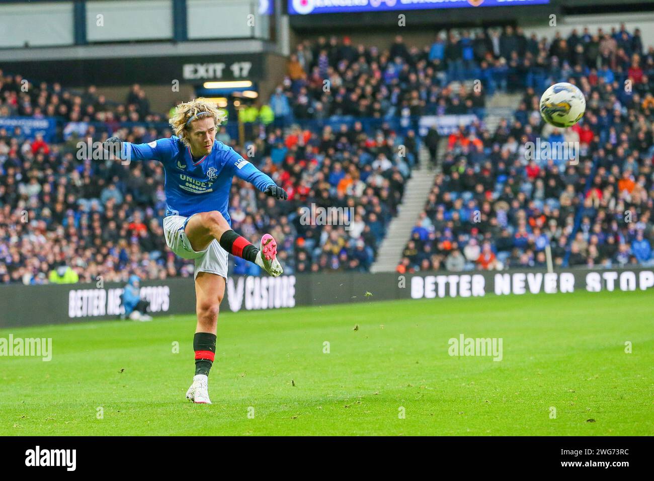 Glasgow, Reino Unido. 03 de febrero de 2024. El Rangers FC juega al Livingston FC en el Ibrox Stadium, el hogar de los Rangers, en un partido del Cinch Scottish Premiership. Los Rangers están actualmente en segundo lugar en la liga, 5 puntos por detrás del Celtic y el Livingston FC están al final de la liga con solo 13 puntos. Crédito: Findlay/Alamy Live News Foto de stock