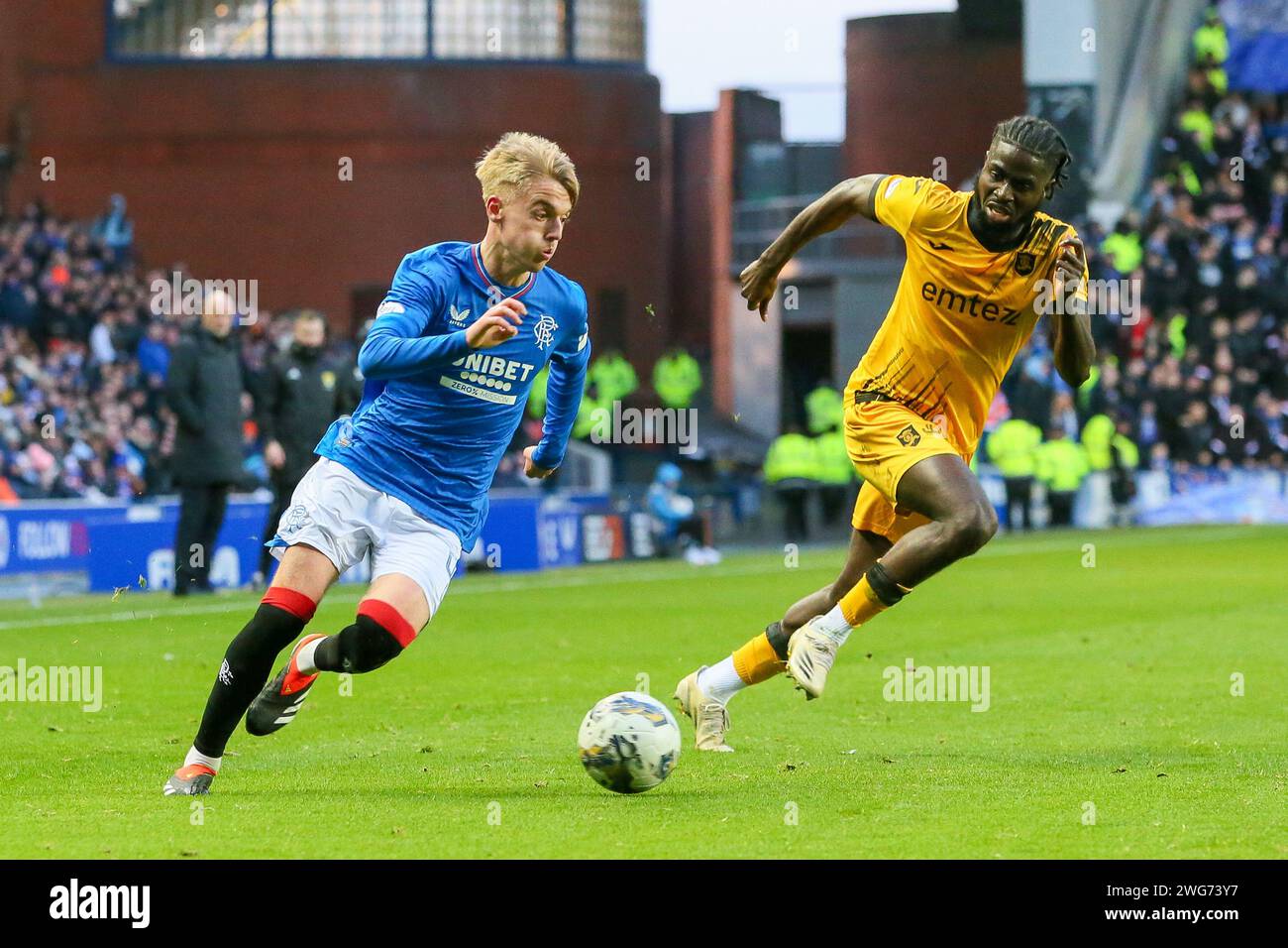 Glasgow, Reino Unido. 03 de febrero de 2024. El Rangers FC juega al Livingston FC en el Ibrox Stadium, el hogar de los Rangers, en un partido del Cinch Scottish Premiership. Los Rangers están actualmente en segundo lugar en la liga, 5 puntos por detrás del Celtic y el Livingston FC están al final de la liga con solo 13 puntos. Crédito: Findlay/Alamy Live News Foto de stock