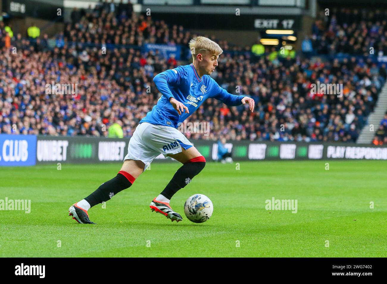 Glasgow, Reino Unido. 03 de febrero de 2024. El Rangers FC juega al Livingston FC en el Ibrox Stadium, el hogar de los Rangers, en un partido del Cinch Scottish Premiership. Los Rangers están actualmente en segundo lugar en la liga, 5 puntos por detrás del Celtic y el Livingston FC están al final de la liga con solo 13 puntos. Crédito: Findlay/Alamy Live News Foto de stock