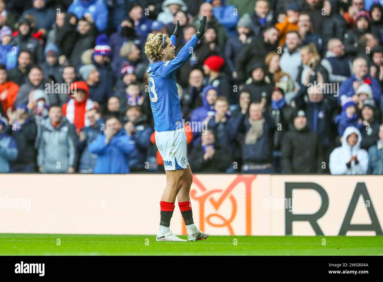 Glasgow, Reino Unido. 03 de febrero de 2024. El Rangers FC juega al Livingston FC en el Ibrox Stadium, el hogar de los Rangers, en un partido del Cinch Scottish Premiership. Los Rangers están actualmente en segundo lugar en la liga, 5 puntos por detrás del Celtic y el Livingston FC están al final de la liga con solo 13 puntos. Crédito: Findlay/Alamy Live News Foto de stock