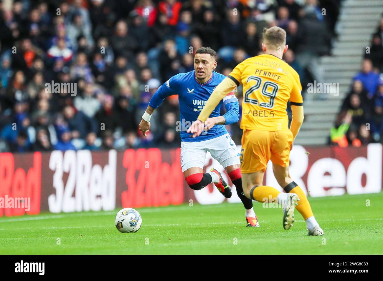 Glasgow, Reino Unido. 03 de febrero de 2024. El Rangers FC juega al Livingston FC en el Ibrox Stadium, el hogar de los Rangers, en un partido del Cinch Scottish Premiership. Los Rangers están actualmente en segundo lugar en la liga, 5 puntos por detrás del Celtic y el Livingston FC están al final de la liga con solo 13 puntos. Crédito: Findlay/Alamy Live News Foto de stock