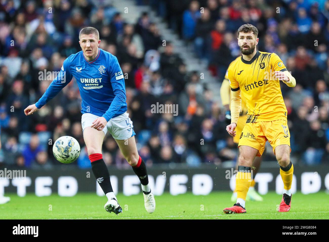 Glasgow, Reino Unido. 03 de febrero de 2024. El Rangers FC juega al Livingston FC en el Ibrox Stadium, el hogar de los Rangers, en un partido del Cinch Scottish Premiership. Los Rangers están actualmente en segundo lugar en la liga, 5 puntos por detrás del Celtic y el Livingston FC están al final de la liga con solo 13 puntos. Crédito: Findlay/Alamy Live News Foto de stock