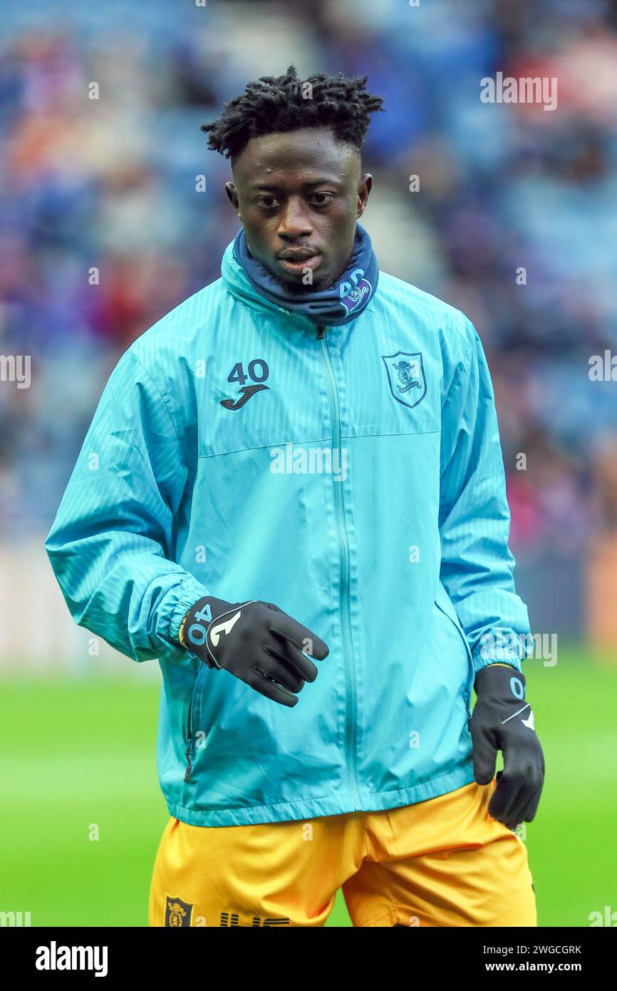 SAMSON LAWAL, un jugador de fútbol profesional que juega actualmente para Livingston FC. Imagen tomada durante una sesión cálida y de entrenamiento. Escocia, Reino Unido Foto de stock