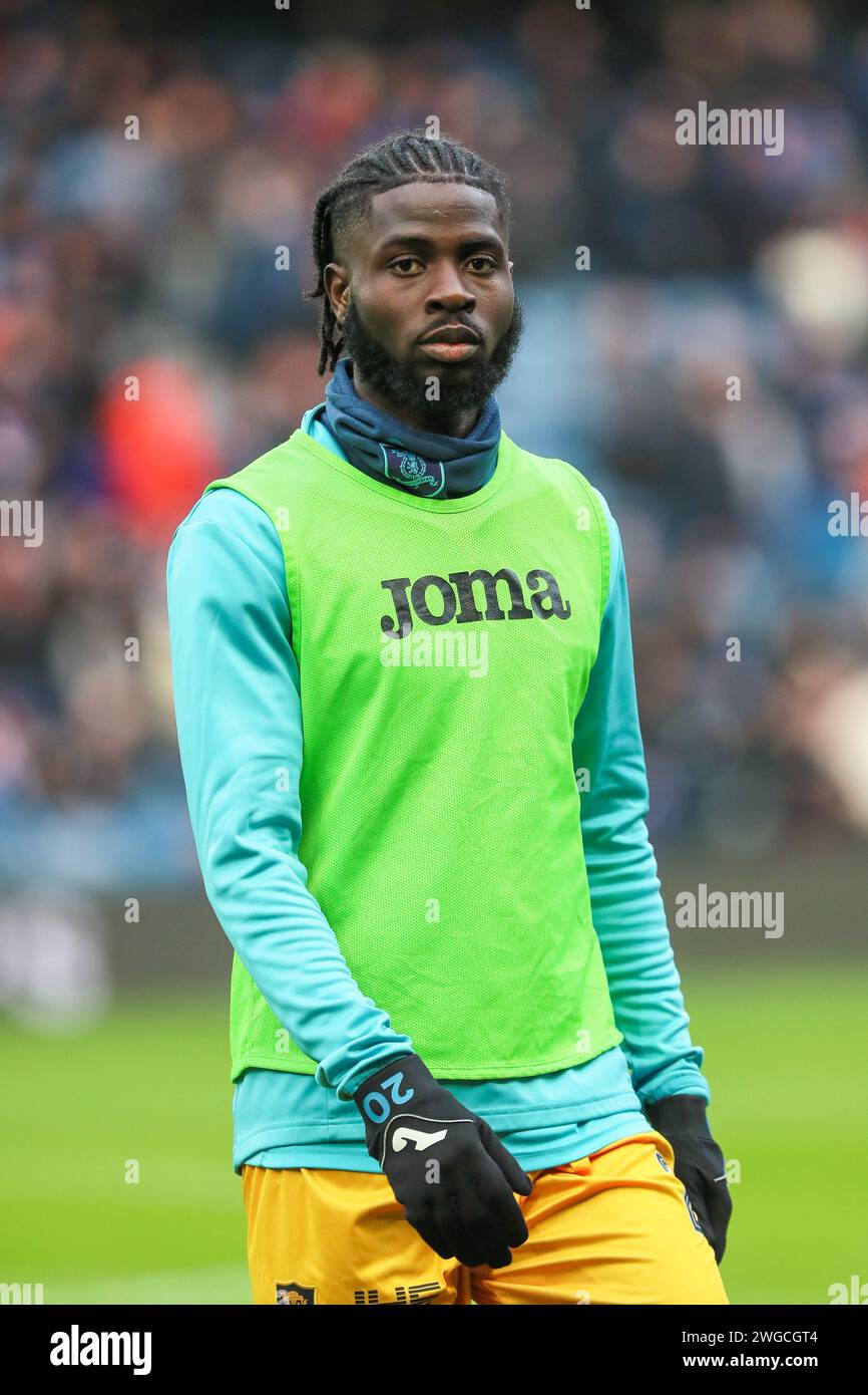 Mo SANGARE, un jugador de fútbol profesional que actualmente juega para Livingston FC. Imagen tomada durante una sesión cálida y de entrenamiento. Escocia, Reino Unido Foto de stock