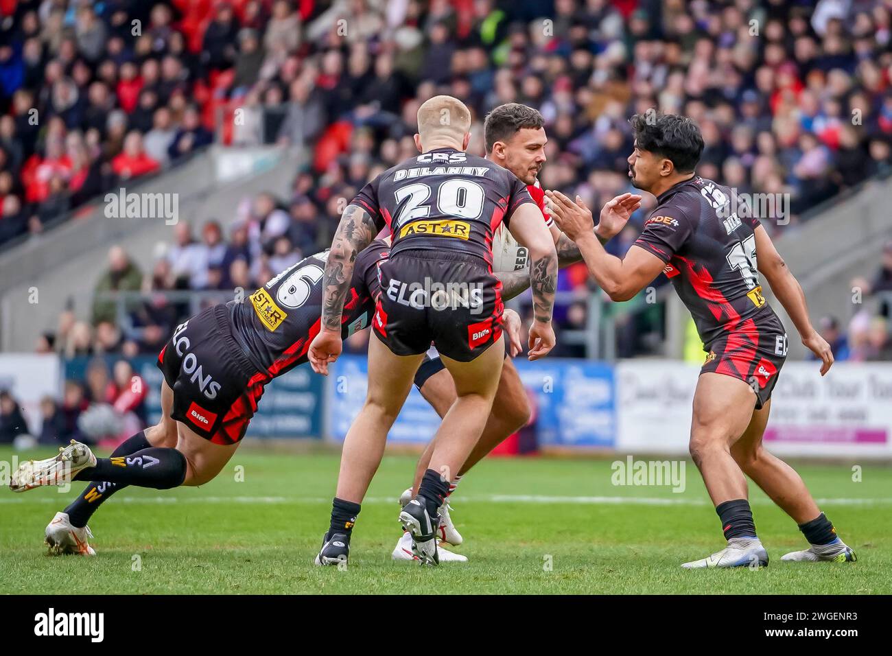 St Helens, Reino Unido, 4 de febrero de 2024. Jack Ormondroyd se enfrentó en el amistoso de la Super Liga Betfred St Helens vs Salford Red Devils en Totally Wicked Stadium, St Helens, Reino Unido, el 4 de febrero de 2024 Crédito: James Giblin/Alamy Live News Foto de stock