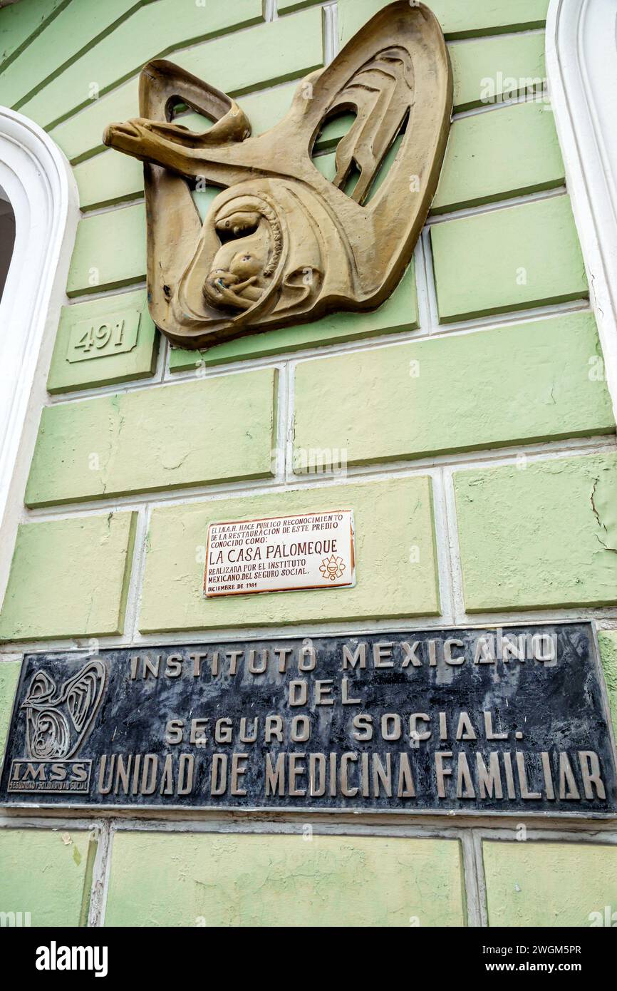 Mérida México, Centro Histórico centro distrito, Calle 59, Casa Palomeque, instituto de seguridad social, división de unidad médica familiar, fuera Foto de stock