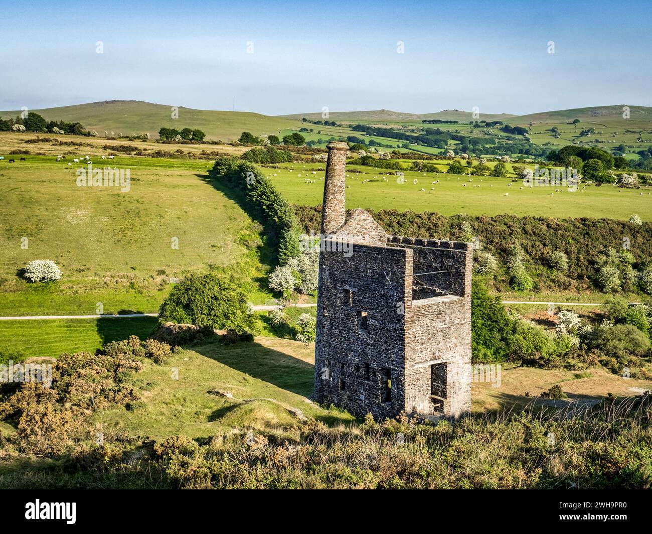 La casa de máquinas de la mina Wheal Betsy, la última todavía en pie en Dartmoor, cerca de Tavistock, Devon, Reino Unido. Foto de stock