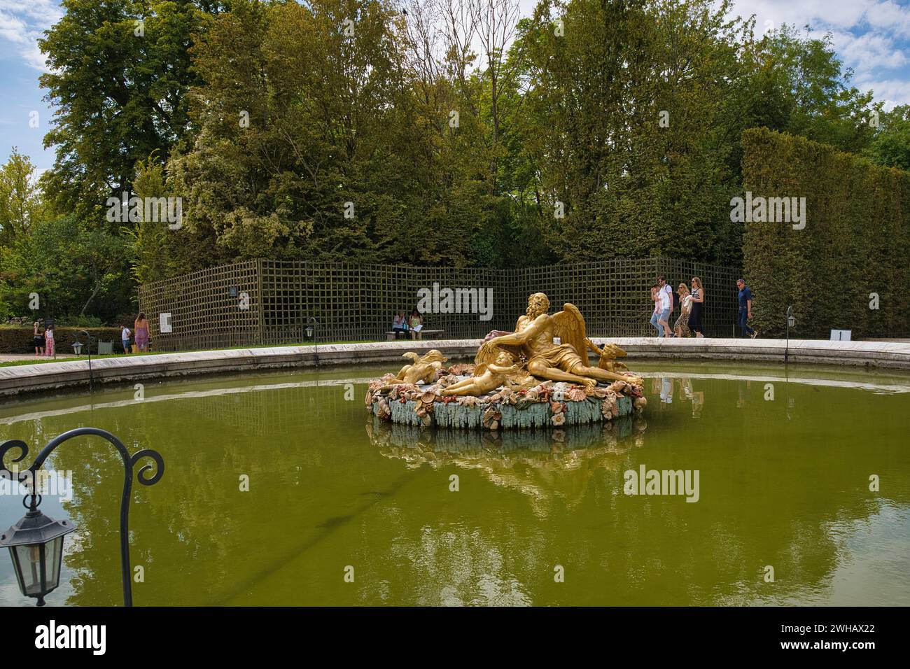 Versalles, Francia, 12.09.2023 Fuente de Saturno o Fuente de Invierno en los Jardines del Chateau de Versalles Foto de stock