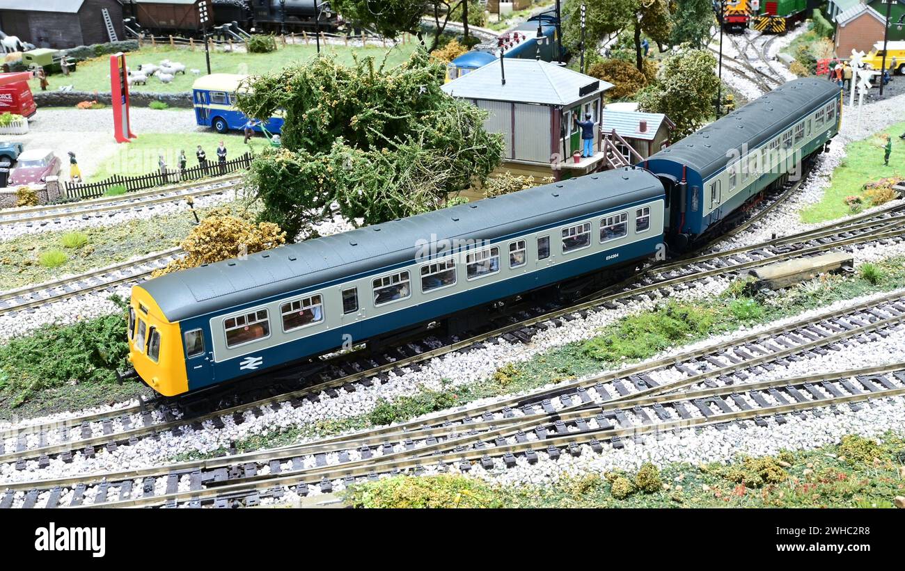 Modelo de unidad múltiple doble clase 101 en azul BR y plata. Foto de stock
