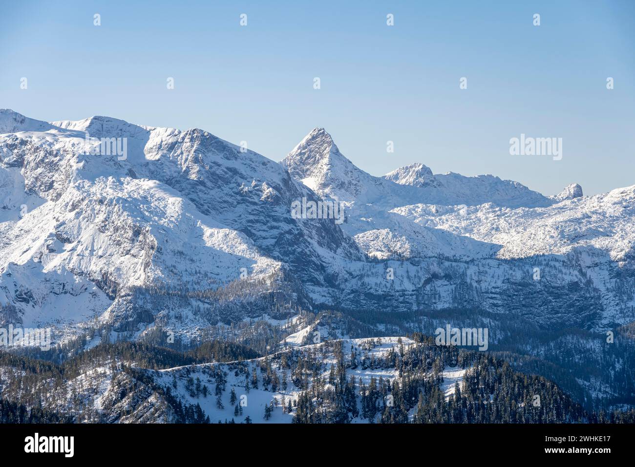 Montañas cubiertas de nieve, Steinernes Me, desde el Jenner, Parque Nacional de Berchtesgaden, Alpes de Berchtesgaden, Schoenau am Koenigssee, Berchtesgadener Foto de stock