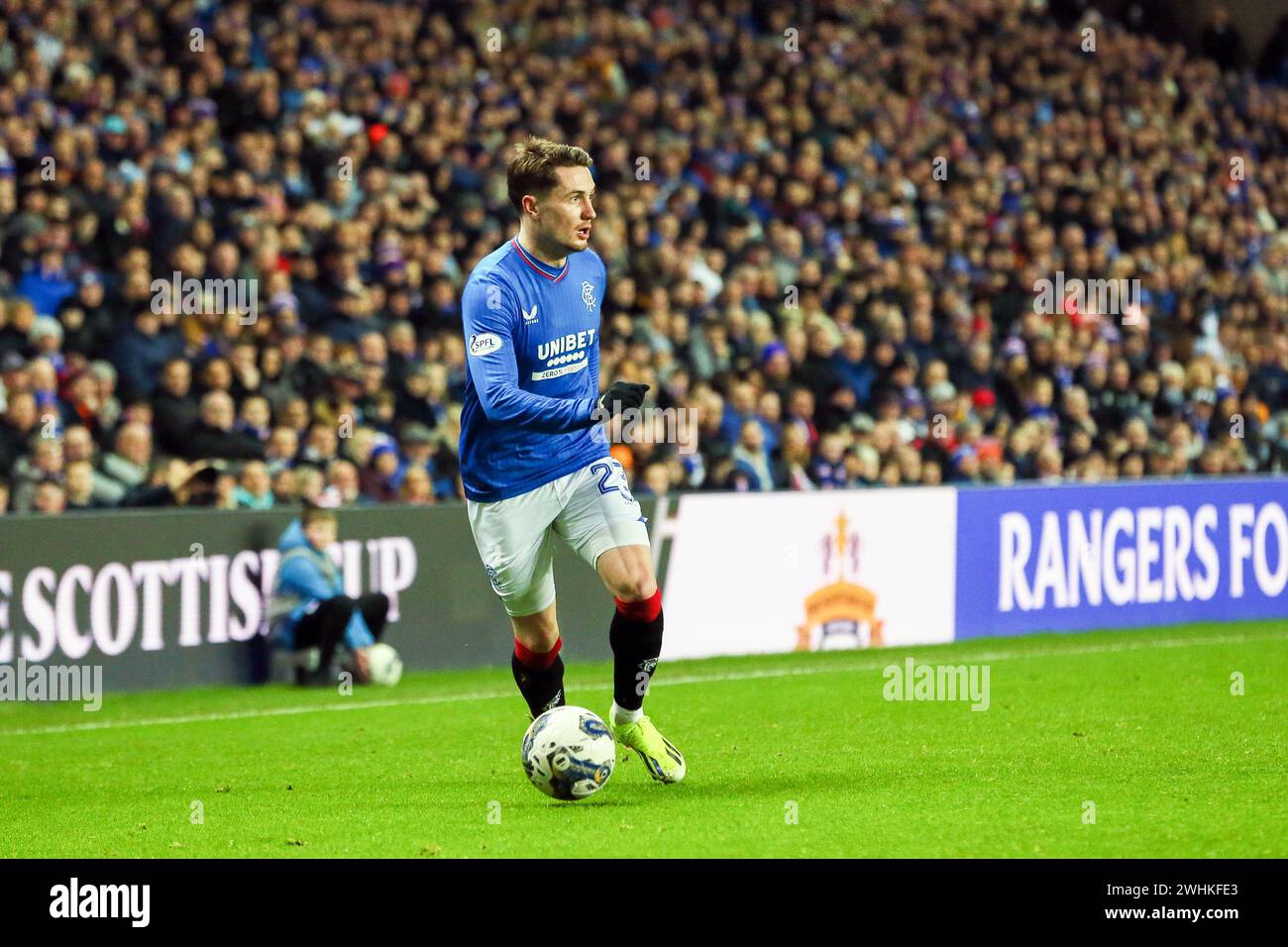 Glasgow, Reino Unido. 10 de febrero de 2024. Los Rangers FC se enfrentarán al Ayr United en la 5ª ronda de la Copa Escocesa de Gas Masculino en el Ibrox Stadium, Glasgow, Escocia, Reino Unido. Ibrox Stadium es el terreno de residencia de los Rangers. Los Rangers juegan en la Premier Division del fútbol escocés y Ayr United están en la segunda división de la SPFL. Crédito: Findlay/Alamy Live News Foto de stock