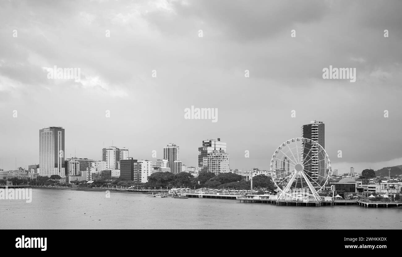 Vista aérea del panorama frente al mar de Guayaquil, Ecuador. Foto de stock