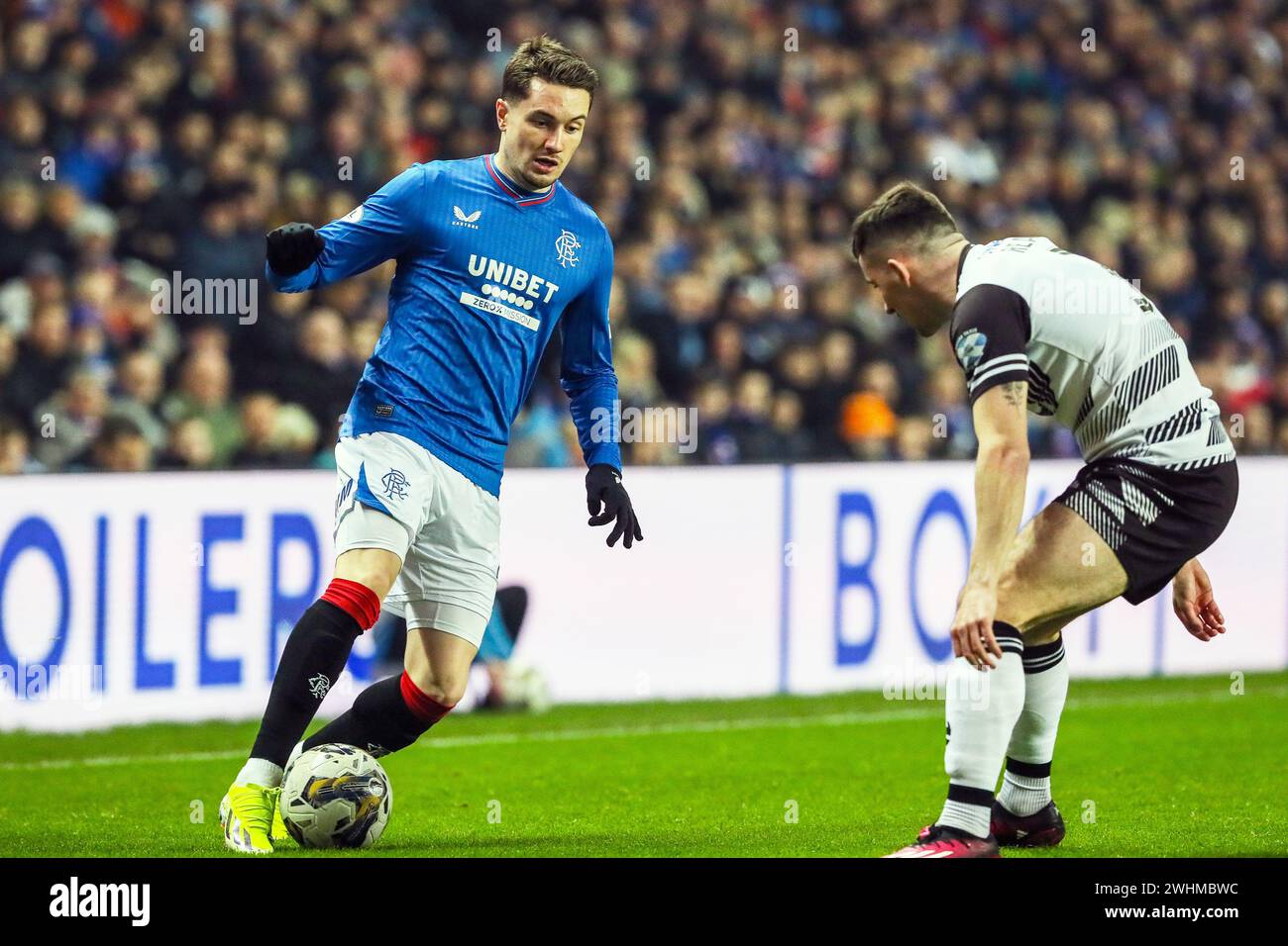 Glasgow, Reino Unido. 10 de febrero de 2024. Los Rangers FC se enfrentarán al Ayr United en la 5ª ronda de la Copa Escocesa de Gas Masculino en el Ibrox Stadium, Glasgow, Escocia, Reino Unido. Ibrox Stadium es el terreno de residencia de los Rangers. Los Rangers juegan en la Premier Division del fútbol escocés y Ayr United están en la segunda división de la SPFL. Crédito: Findlay/Alamy Live News Foto de stock