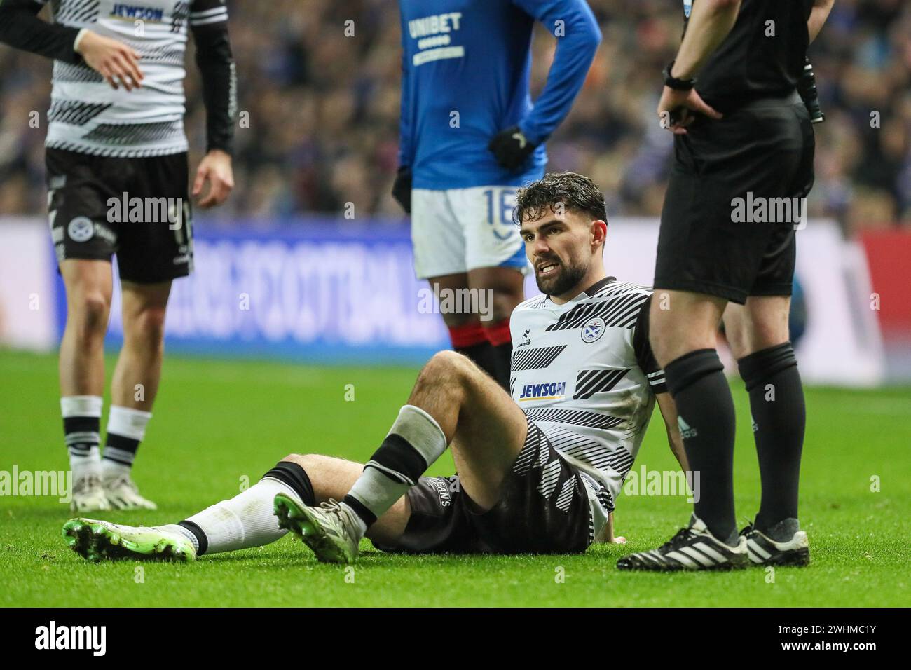 Glasgow, Reino Unido. 10 de febrero de 2024. Los Rangers FC se enfrentarán al Ayr United en la 5ª ronda de la Copa Escocesa de Gas Masculino en el Ibrox Stadium, Glasgow, Escocia, Reino Unido. Ibrox Stadium es el terreno de residencia de los Rangers. Los Rangers juegan en la Premier Division del fútbol escocés y Ayr United están en la segunda división de la SPFL. Crédito: Findlay/Alamy Live News Foto de stock