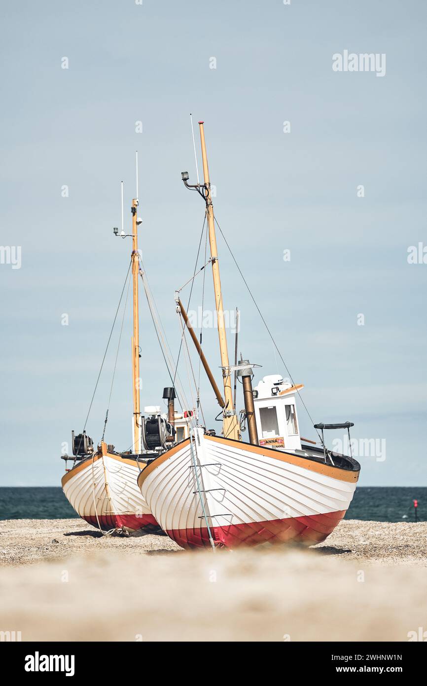 Viejos barcos de pesca en Slettestrand en Dinamarca Foto de stock